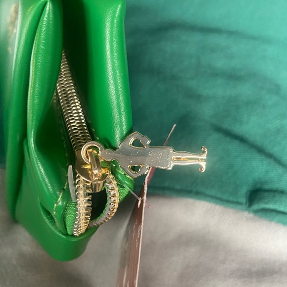 NWT! Elf on the shelf Son of a Nutcracker green makeup bag ELF x Revolution - Picture 8 of 8